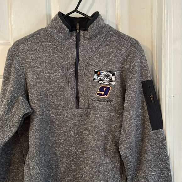 NWOT Men’s Antigua Charcoal Gray Chase Elliott #9 NASCAR Cup Series Pullover - Picture 2 of 10